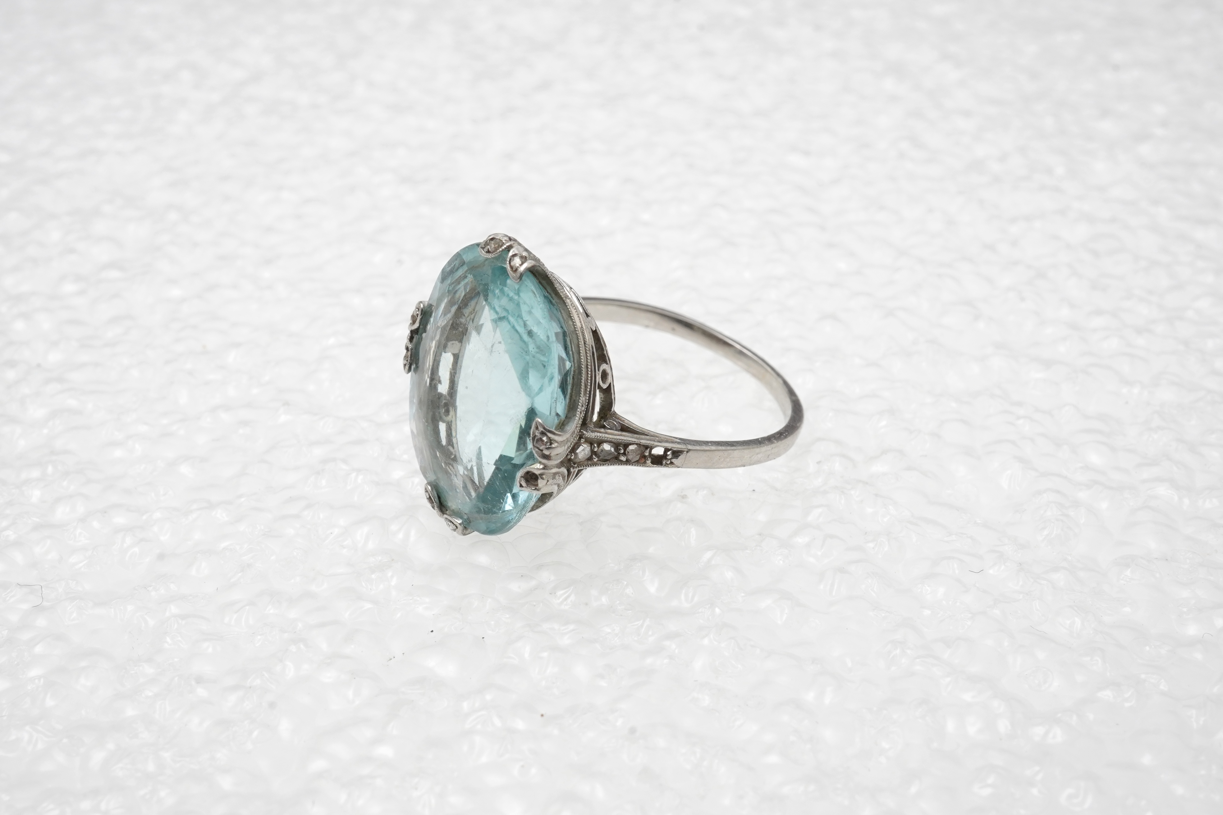An attractive Belle Epoque aquamarine and diamond ring, early 20th century
